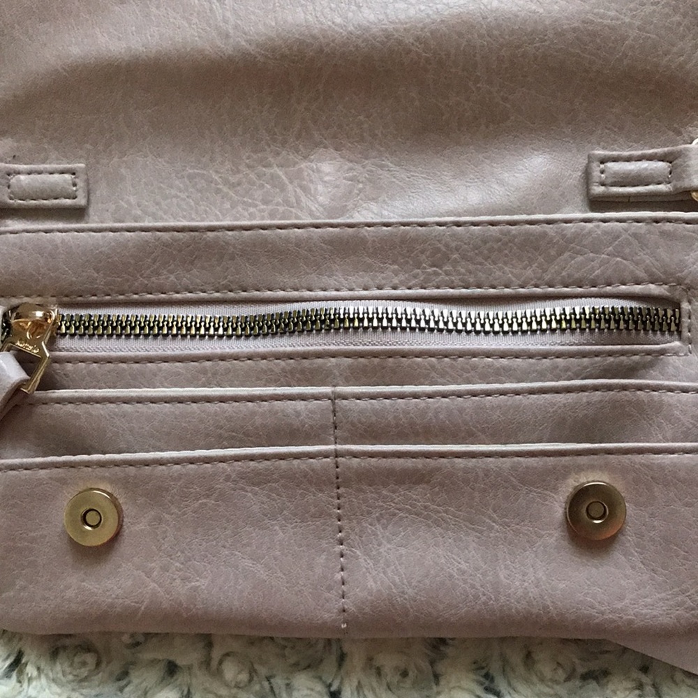 Crossbody clutch handbag by Kensie. Gold Chain for added detail. - Picture 8 of 16